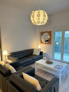 Upscale 2BDR Apartment - Varkiza